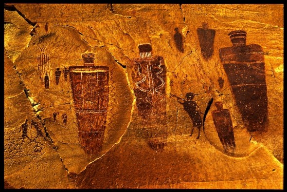 HAND PRINTS APPEAR THROUGHOUT TIME RESEARCHERS BELIEVE IT WAS A WAY FOR SPIRITS TO ID WHOSE PRAYERS. ANTHROMORPHS BEGAN IN THE SAN JUAN AREA AND THE ROCK ART MOTIF SPREAD THROUGH OUT THE ANASAZI WORLD BUT AS TIME EVOLVED ROCK ART BECAME MORE STYLIZED OR DECORATIVE ALL OVER. HORSESHOE CANYON AND BARRIER CANYON ARE ONE AND THE SAME.