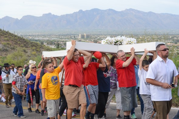 A MT GOODFRIDAY-CROSS CARRY-6269